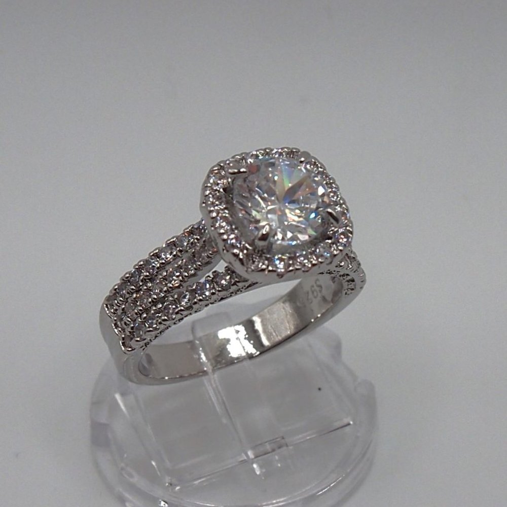 Exquisite Ladies 2.50ctw Halo Bridal Diamond Ring, 18K White Gold - Picture 5 of 13